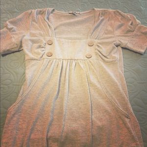 Cute Papaya size medium shirt with pockets